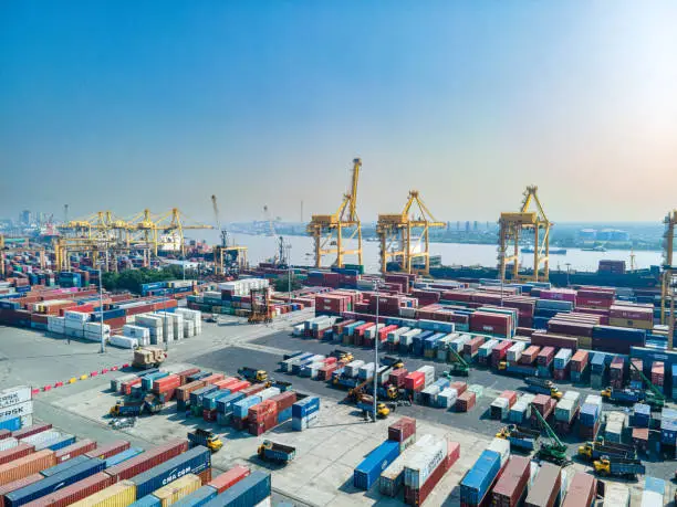 ship container img